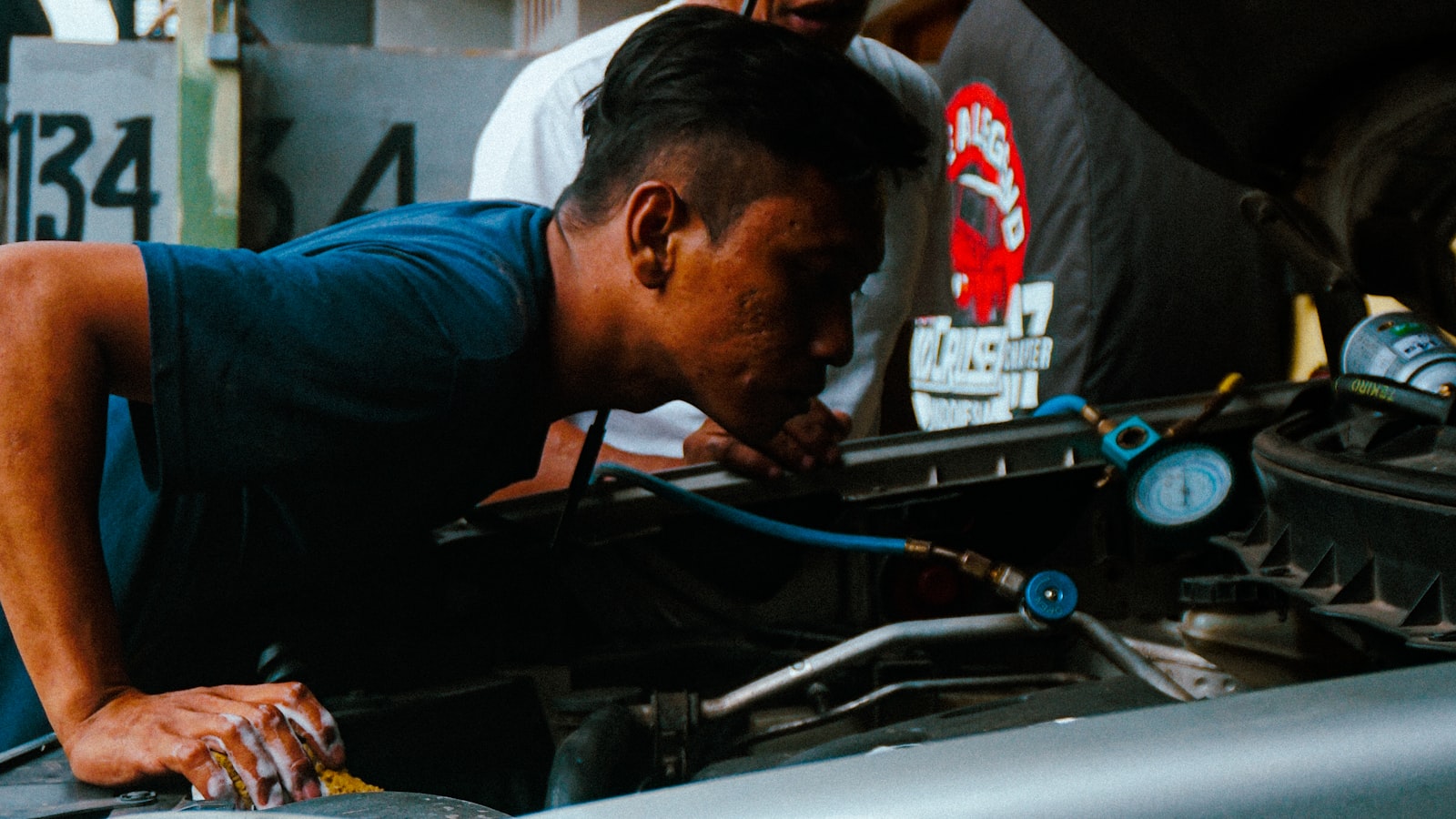 Modern ekspertiz garajında profesyonel hizmet